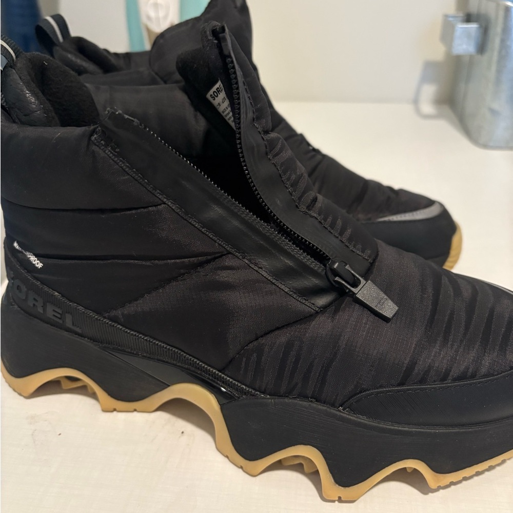 Sorel kinetic puffy zip up.